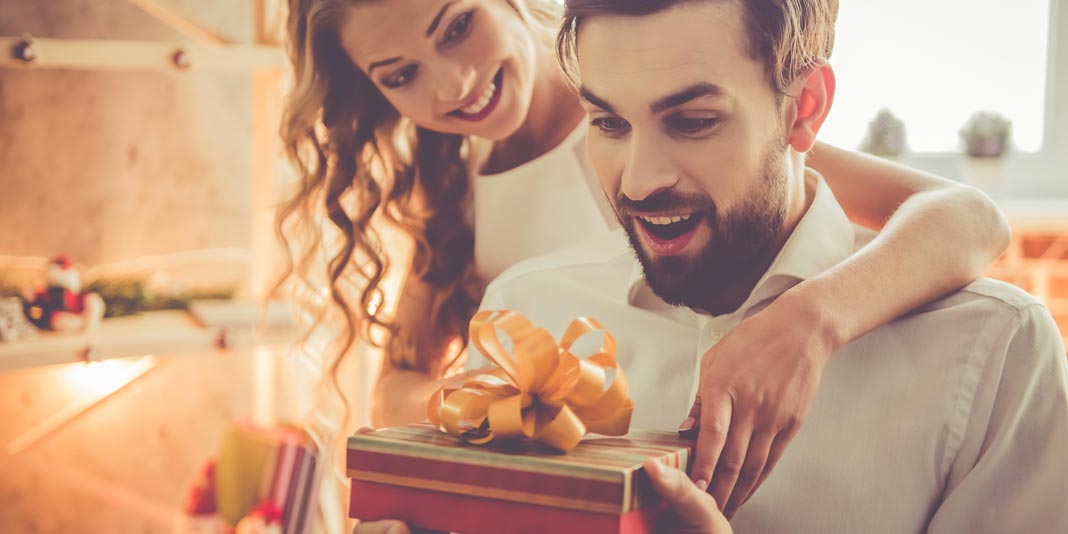 Easy Gifts To Get Your Boyfriend This Holiday Season YouBeauty Easy Gifts To Get Your Boyfriend This Holiday Season YouBeauty