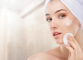 A Guide to Dry Brushing Your Face