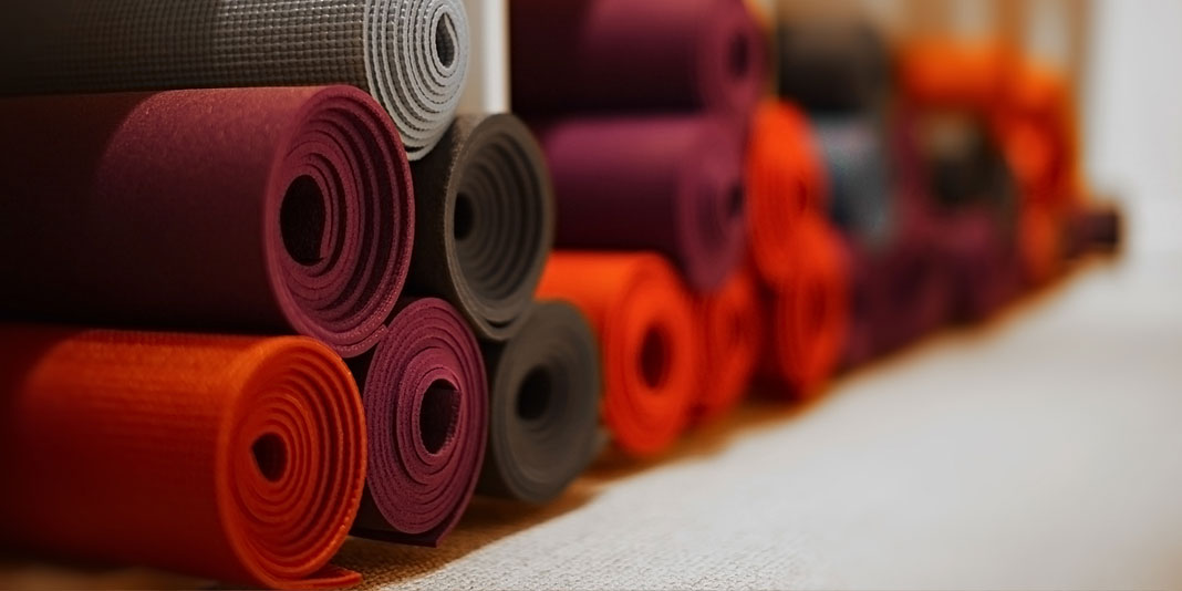 what to look for when buying a yoga mat