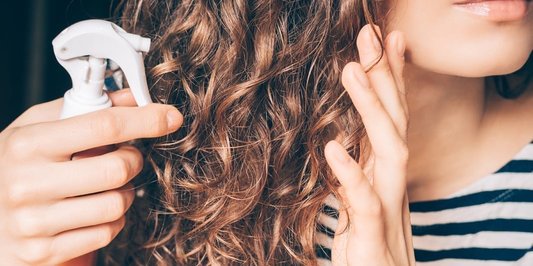 How To Tame Frizzy Curls in Humid Weather – YouBeauty