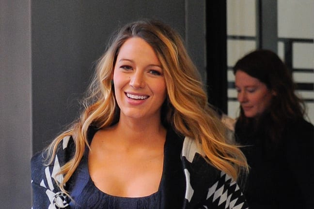 41 Top Photos Black Lively Hair / Has Blake Lively Stopped Dyeing Her Hair Blonde During Pregnancy Madeformums